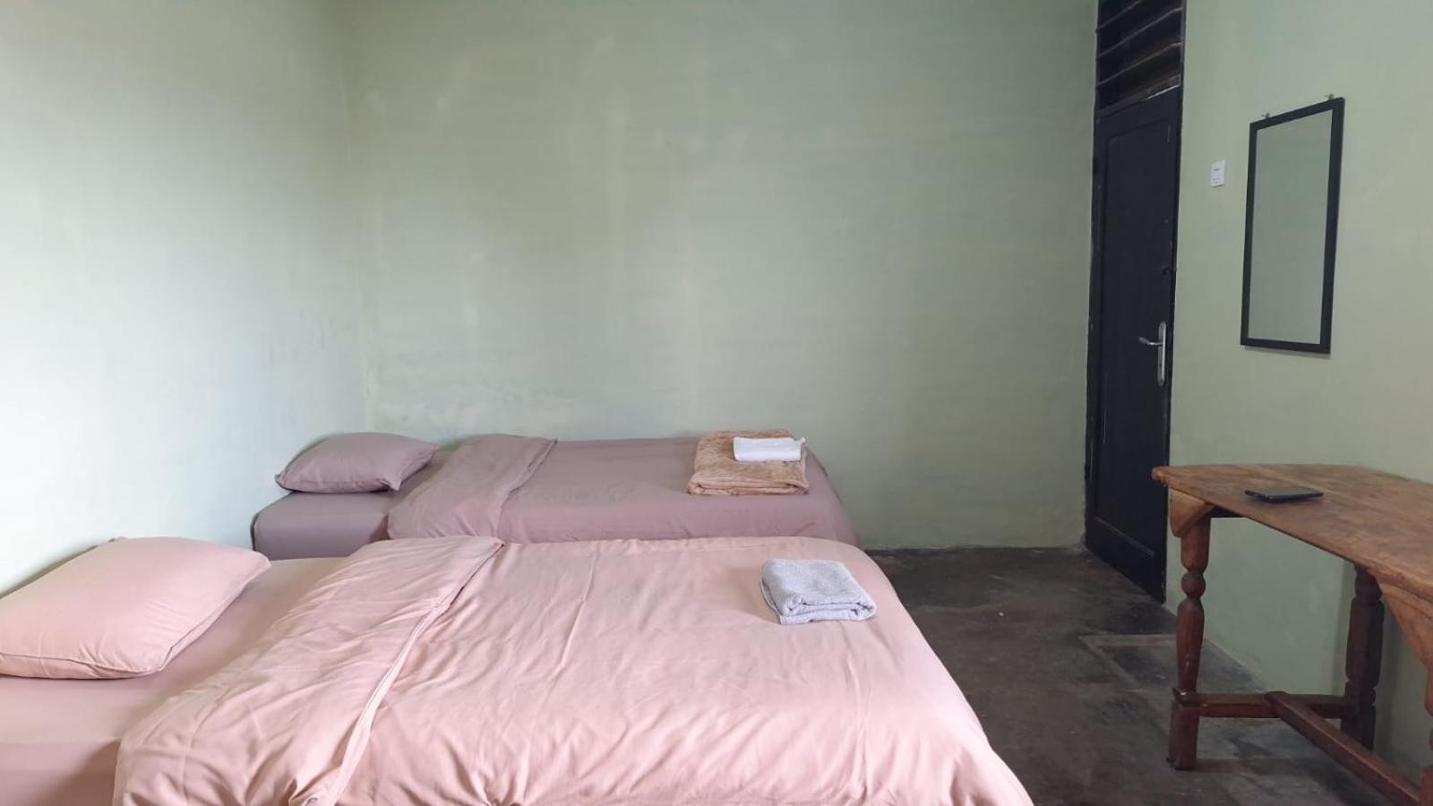 Smiley'S Homestay Berastagi Habitación foto